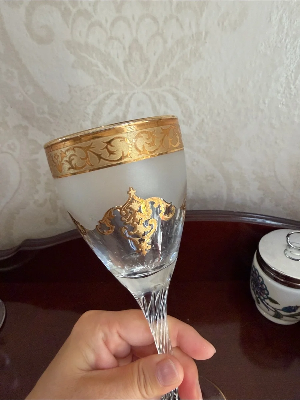 Murano  Gold-Trimmed Frosted Wine Glass - Decorative Home Dining Glassware